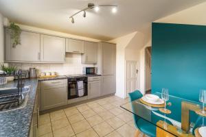 Huge Long Stay Discounts - Free Parking & WiFi