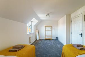 Huge Long Stay Discounts - Free Parking & WiFi