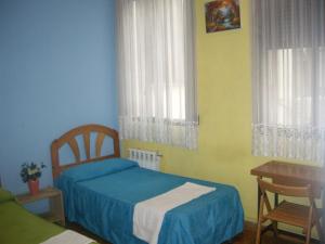 Triple Room with Shared Bathroom room in Hostal Pacios