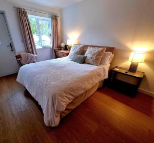 Allestree Bedroom with own shower and entrance