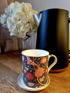 Allestree Bedroom with own shower and entrance