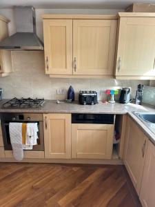 Modern 3-Bedroom Home 3 Minutes from Biggin Hill Airport - Secure Gated Community