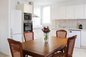 Renovated 2-bedroom apartment