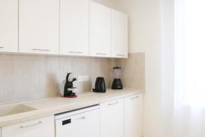 Renovated 2-bedroom apartment