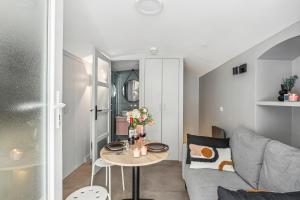 Lavie Maison - Basement Apt front Palais Royal