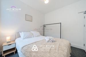 Modern 4 Bedroom Private House - Up to 8 Guests