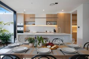 Stylish Coastal Retreat Near Cronulla Beach