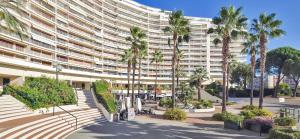 LX171 Studio design avec balcon & piscine - Marina