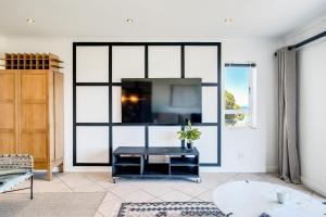 Chic 2bed in Camps Bay w Sea Views Bayview Rise