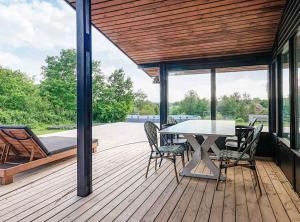 10 person Summerhouse with pool