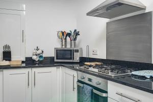 Fabulous seafront house with free parking