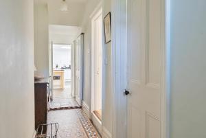 Fabulous seafront house with free parking