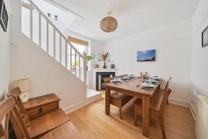 Fabulous seafront house with free parking