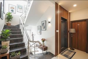 Via Golden Grand Inn - Global Village