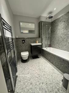 Apartment with Terrace in Uxbridge