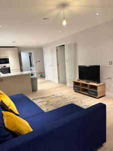 Apartment with Terrace in Uxbridge