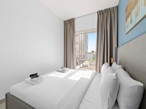 Classic Luxe 2BDR in Collective