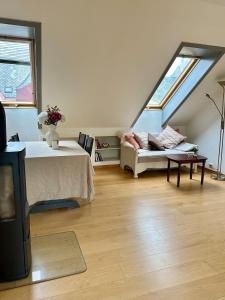 Bright loft apartment in a Jugend-style building close to Brosund - 3hvězdičkové hotely ve městě Ålesund