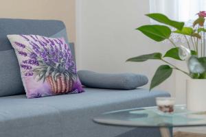 Five Bedroom Apartment for 12 in Gdańsk Center with Desk and Balcony by Noclegi Renters