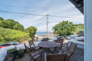 Fabulous seafront house with free parking