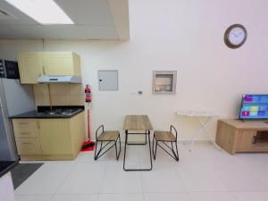 Mahenti - Elite 1 · Large balcony withu need