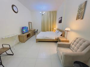 Mahenti - Elite 1 · Large balcony withu need