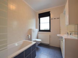 Modern Cottage in Vaux-sur-Sûre with Sauna