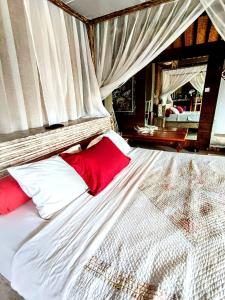 Huge Amazing Campuhan Ridge Walk view room