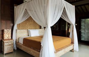 Huge Amazing Campuhan Ridge Walk view room