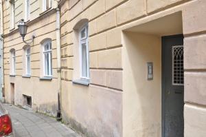 2 bedroom old town apartment with parking