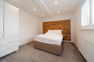 Spacious 5 Bedroom Home with Garden in Tooting