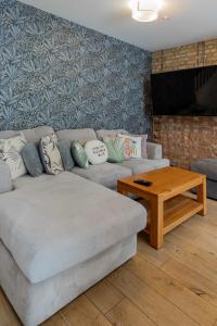 Spacious 5 Bedroom Home with Garden in Tooting