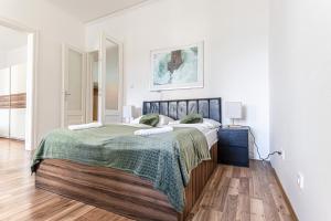 Cozy 2BR shared Apartment, very Central with Easy City Access