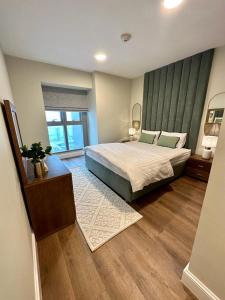 Stylish 2BR Balcony Palm Jumeirah Views