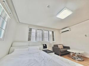 Stay-inn 머무를가 5mins from line2 Sillim, 1PM checkout, 3room