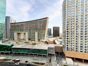 Mahenti - 1BR - Stunning Lake & Burj Khalifa Views