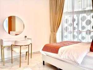 Mahenti - 1BR - Stunning Lake & Burj Khalifa Views