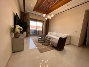 Chic Modern 2BR Apartment w Wifi AC in Tanger Center