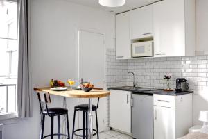 BnBNova - Cozy Stay Near Eiffel Tower & Invalides & Seine