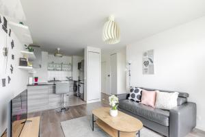 Massy Revy 10 min RER and TGV Idéal Paris and Orly