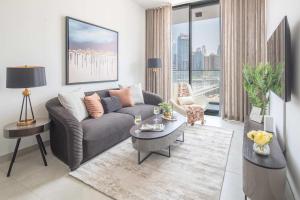 Cozy 1BR in Business Bay - Part Burj Khalifa Views - 4-gwiazdkowe hotele w mieście Dubaj