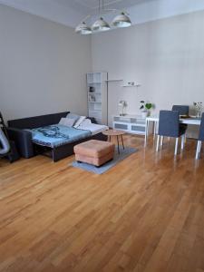 Central Quiet Near Everything