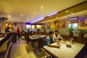 FabHotel Narsingi - Nr Global Eye Hospital, Narsingi