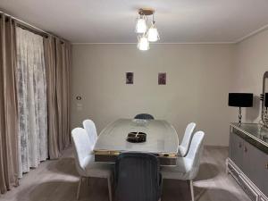 A Luxury Hotel Appartment at NEW GIZA Imperial Compound قريبة جدا للمتحف المصري الجديد