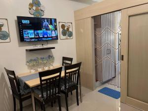 Greece Theme Boni MRT Train Edsa 1BR with Netflix Fast Internet Pool Light Mall