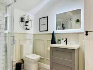 The Anfield Snug Terraced, 3 Bedroom Home with Ensuite & Free On-Street Parking