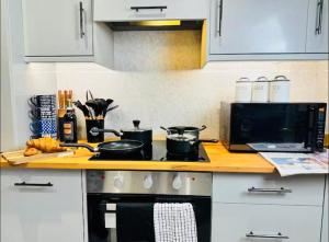 The Anfield Snug Terraced, 3 Bedroom Home with Ensuite & Free On-Street Parking