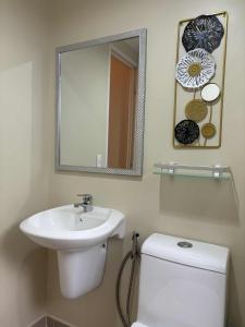 A Cozy and Spacious Condo in the Heart of Downtown