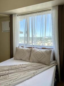 A Cozy and Spacious Condo in the Heart of Downtown