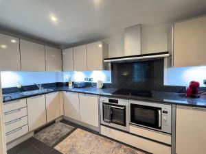 Central London Riverview Flat